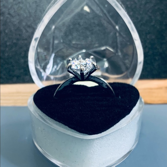 Women’s Wedding // Anniversary // Engagement Style - Fashion Ring Size 8.5 - Picture 5 of 5